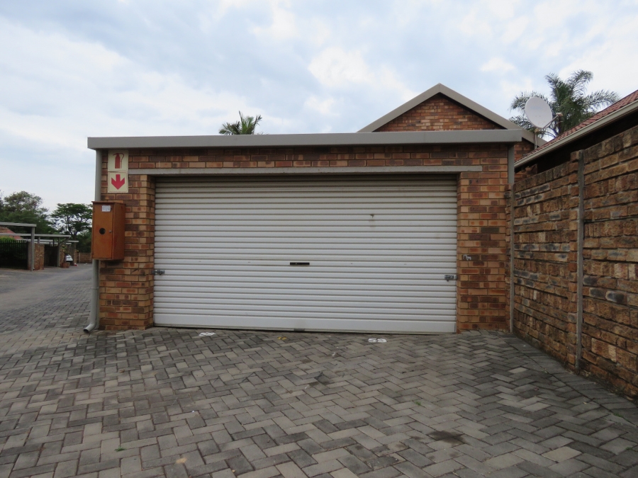 3 Bedroom Property for Sale in Die Hoewes Gauteng