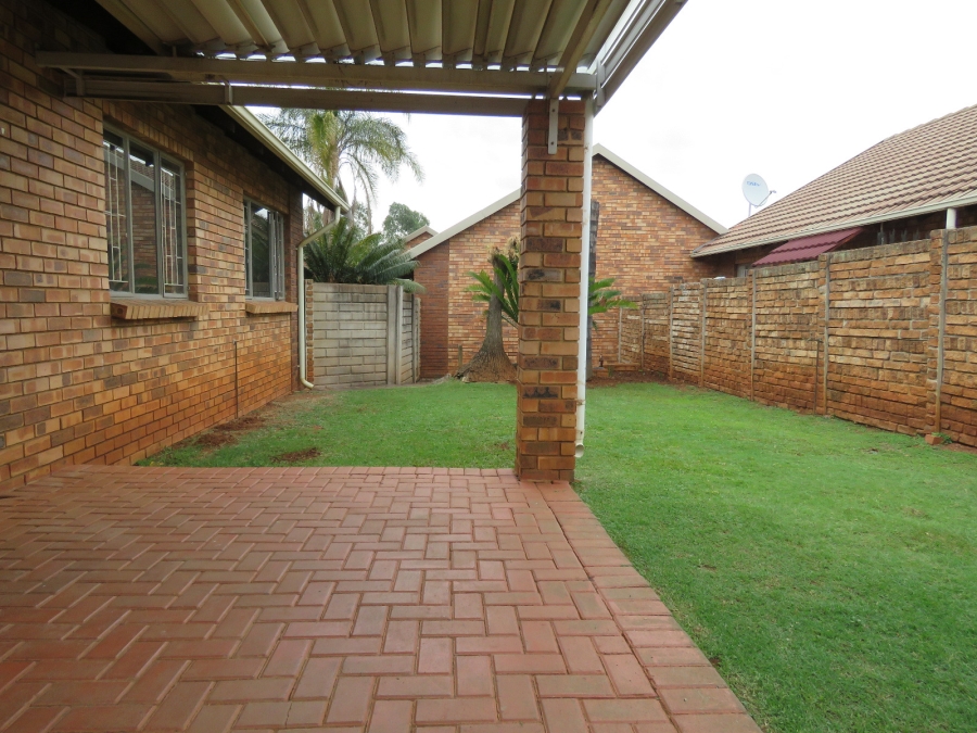 3 Bedroom Property for Sale in Die Hoewes Gauteng