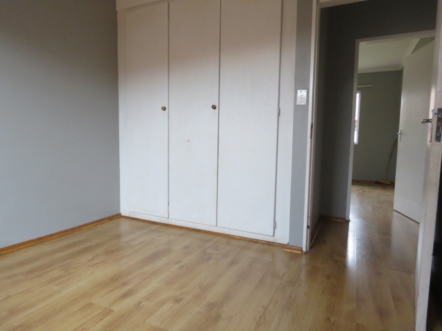 3 Bedroom Property for Sale in Die Hoewes Gauteng