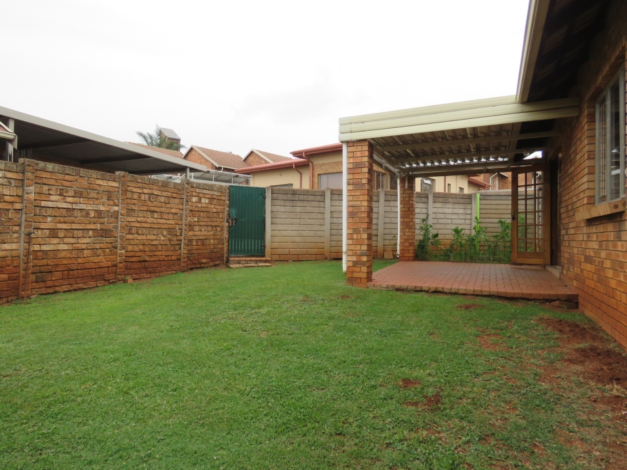 3 Bedroom Property for Sale in Die Hoewes Gauteng