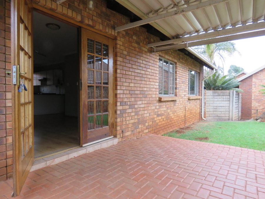3 Bedroom Property for Sale in Die Hoewes Gauteng