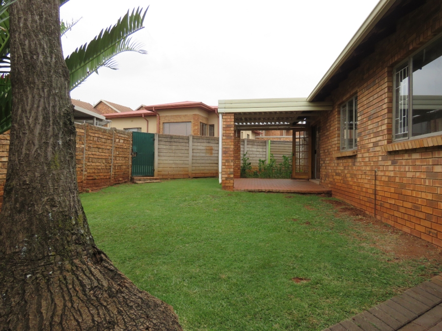 3 Bedroom Property for Sale in Die Hoewes Gauteng