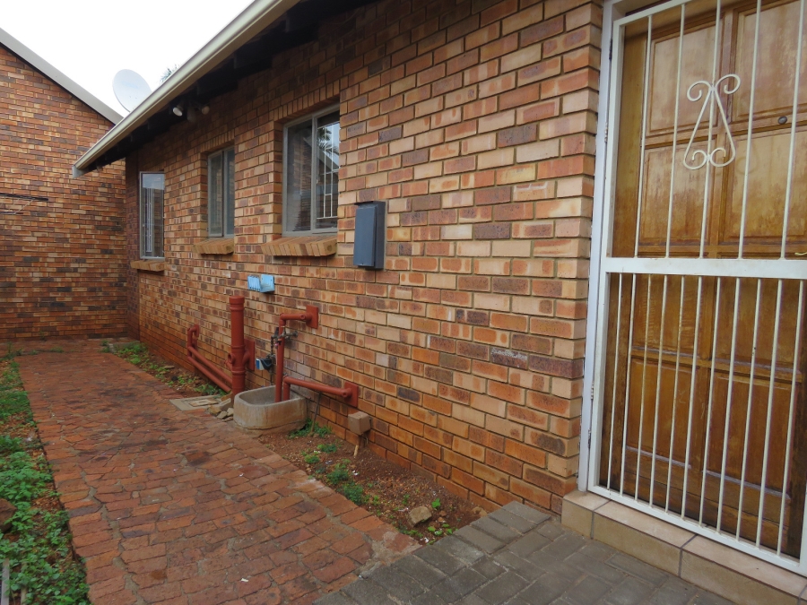 3 Bedroom Property for Sale in Die Hoewes Gauteng