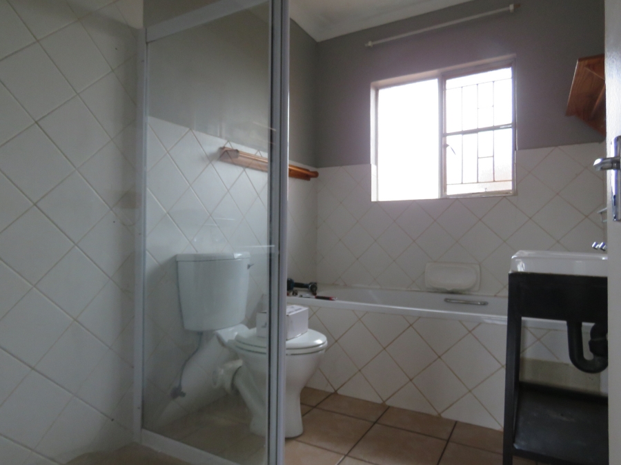 3 Bedroom Property for Sale in Die Hoewes Gauteng