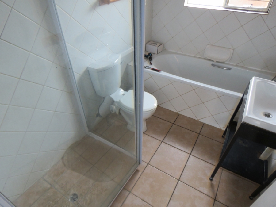3 Bedroom Property for Sale in Die Hoewes Gauteng