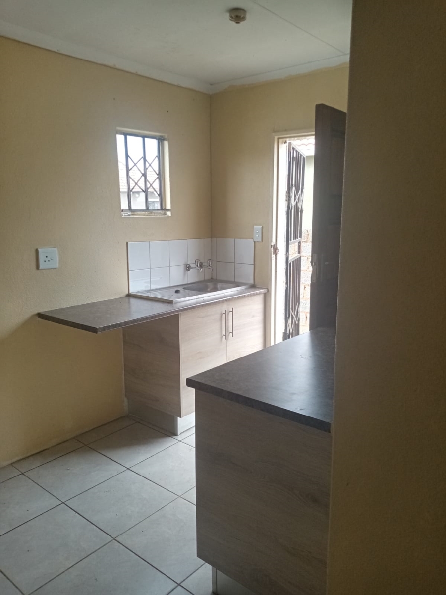 To Let 2 Bedroom Property for Rent in Windmill Park Gauteng