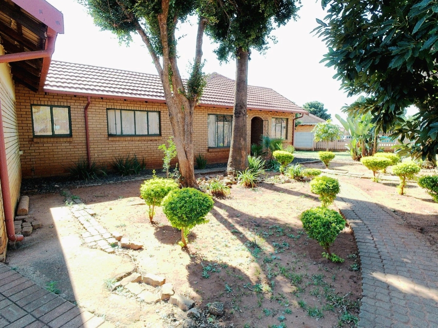 5 Bedroom Property for Sale in The Orchards Gauteng