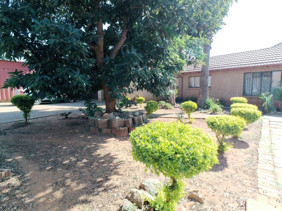 5 Bedroom Property for Sale in The Orchards Gauteng