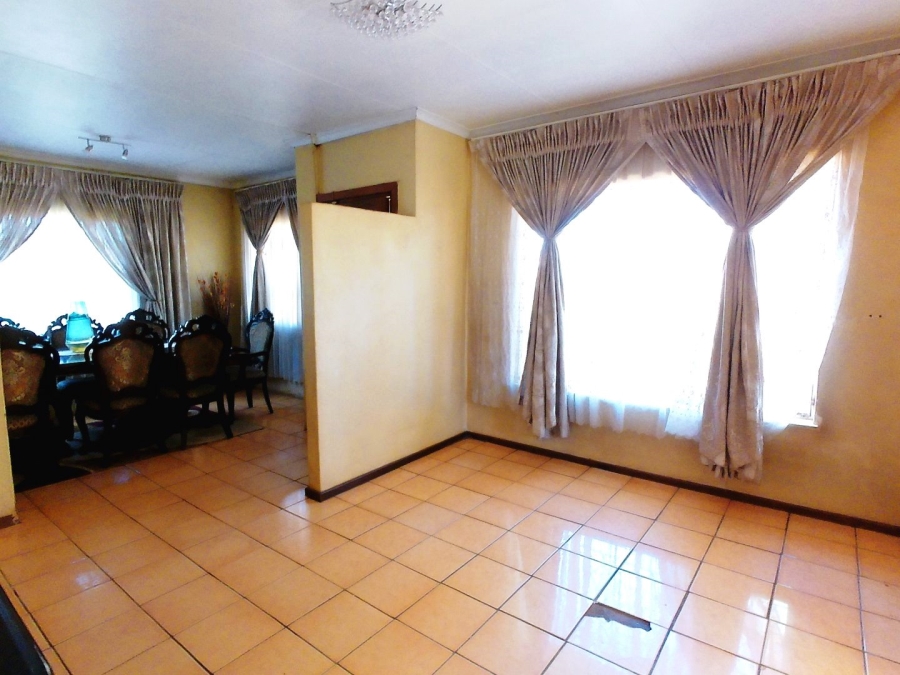 5 Bedroom Property for Sale in The Orchards Gauteng