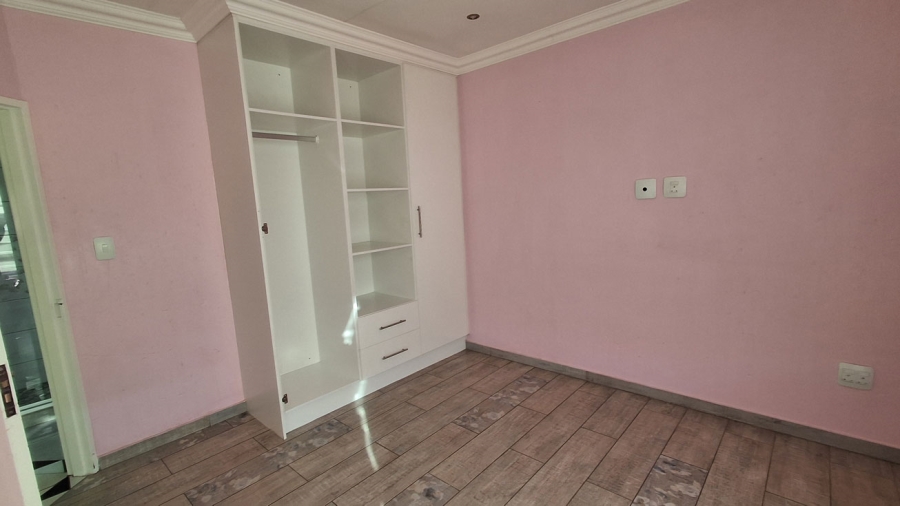 4 Bedroom Property for Sale in Norton Park Gauteng