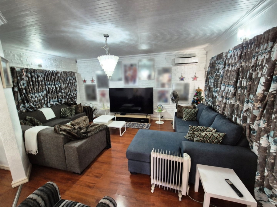 4 Bedroom Property for Sale in Magalieskruin Gauteng