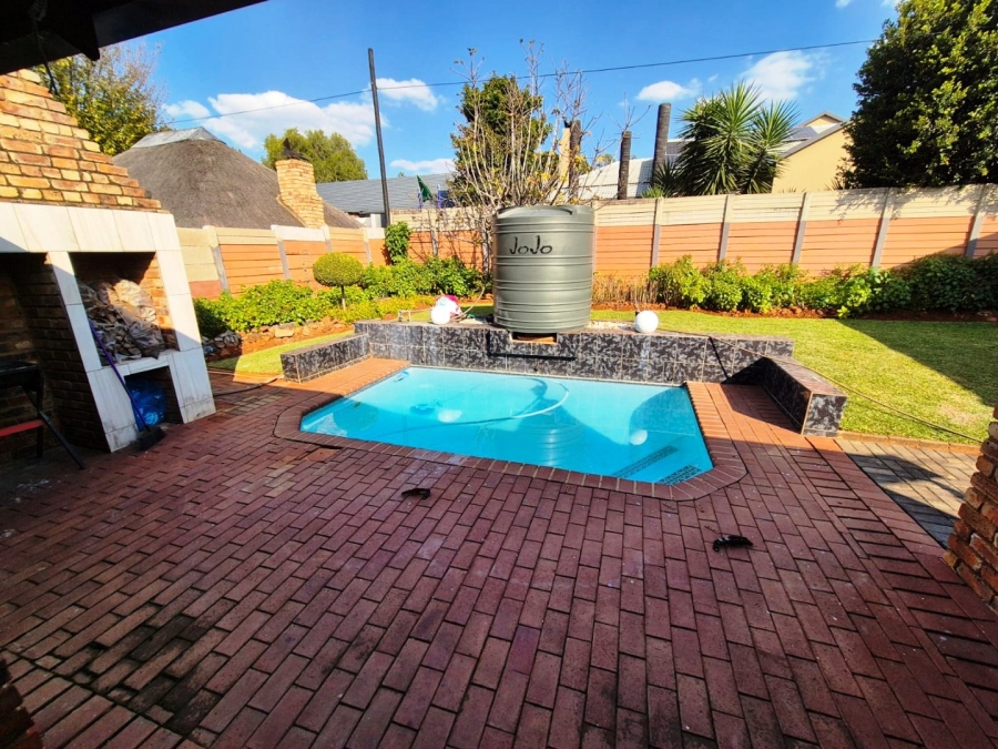 4 Bedroom Property for Sale in Magalieskruin Gauteng