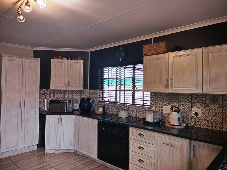 3 Bedroom Property for Sale in Dorandia Gauteng