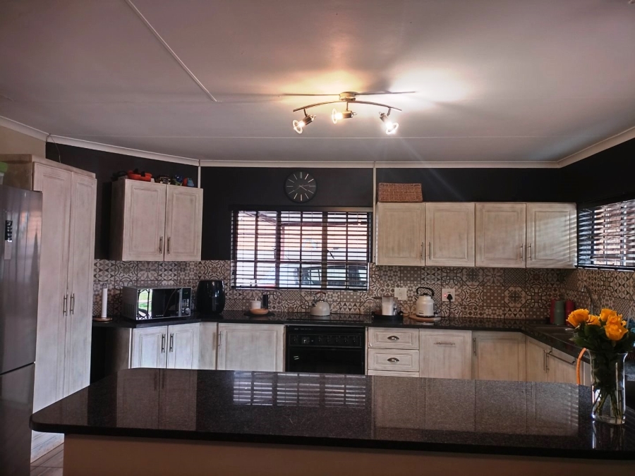 3 Bedroom Property for Sale in Dorandia Gauteng