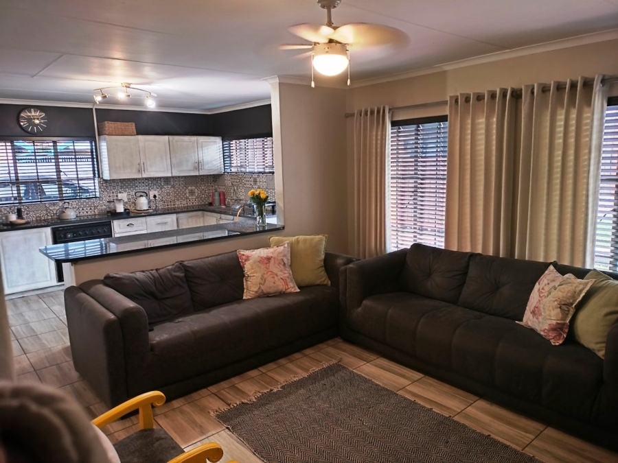 3 Bedroom Property for Sale in Dorandia Gauteng