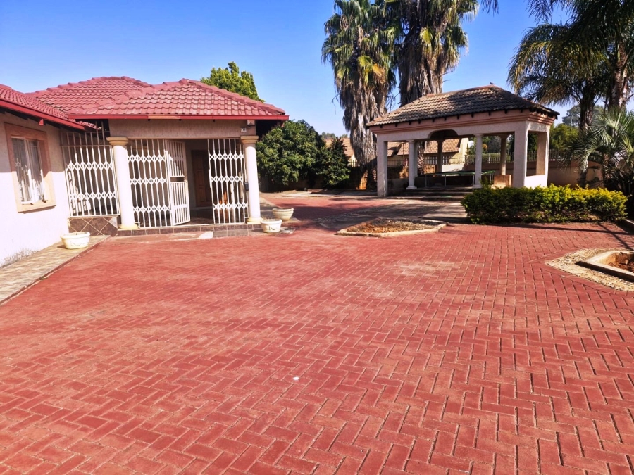 5 Bedroom Property for Sale in The Orchards Gauteng