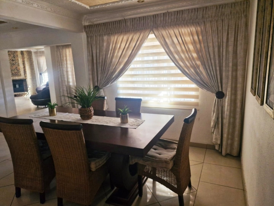 5 Bedroom Property for Sale in The Orchards Gauteng