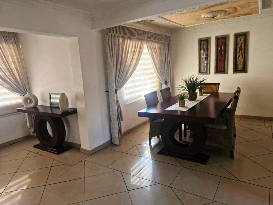 5 Bedroom Property for Sale in The Orchards Gauteng