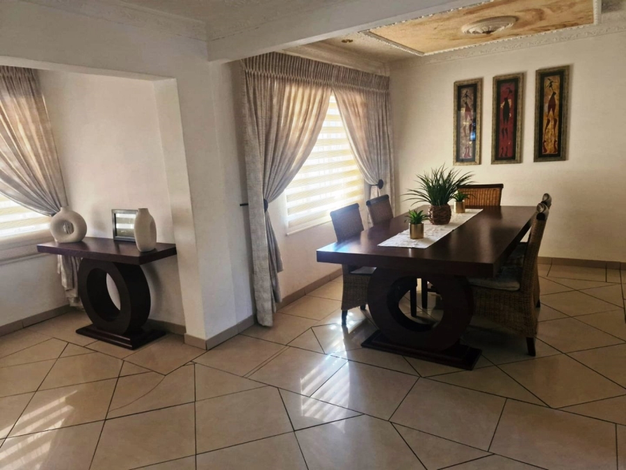 5 Bedroom Property for Sale in The Orchards Gauteng