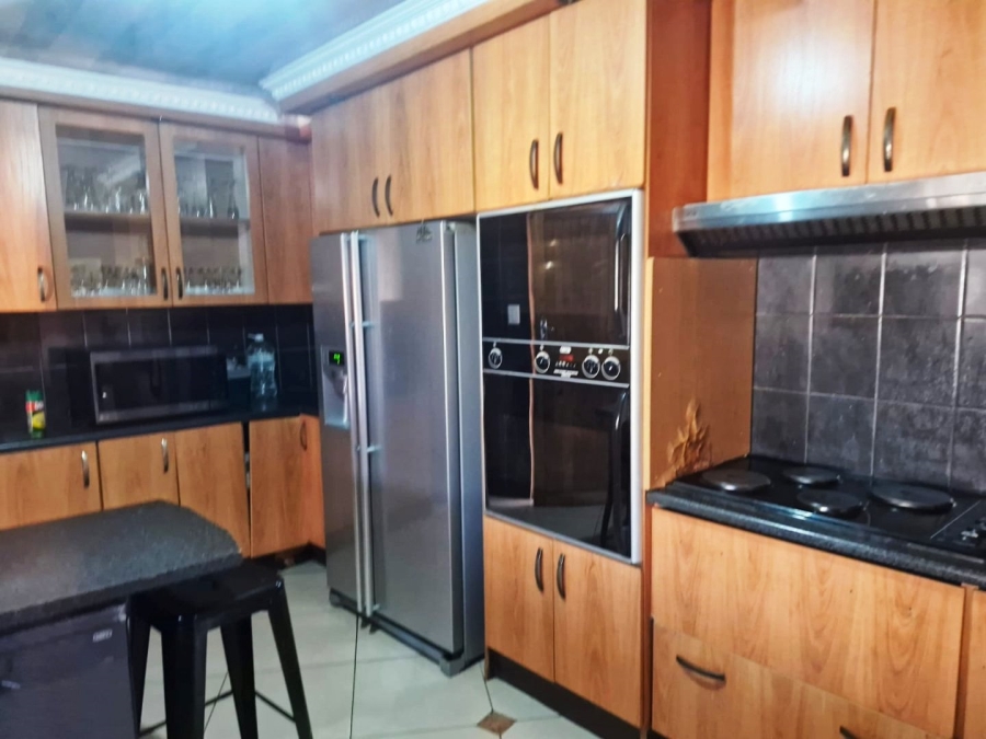 5 Bedroom Property for Sale in The Orchards Gauteng