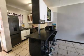 3 Bedroom Property for Sale in Die Hoewes Gauteng