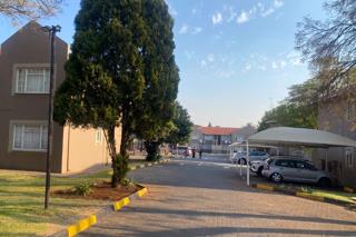 2 Bedroom Property for Sale in Die Hoewes Gauteng