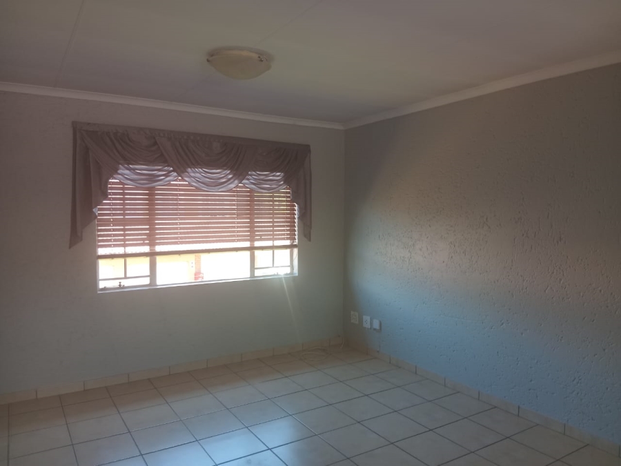 To Let 3 Bedroom Property for Rent in Kenleaf Gauteng