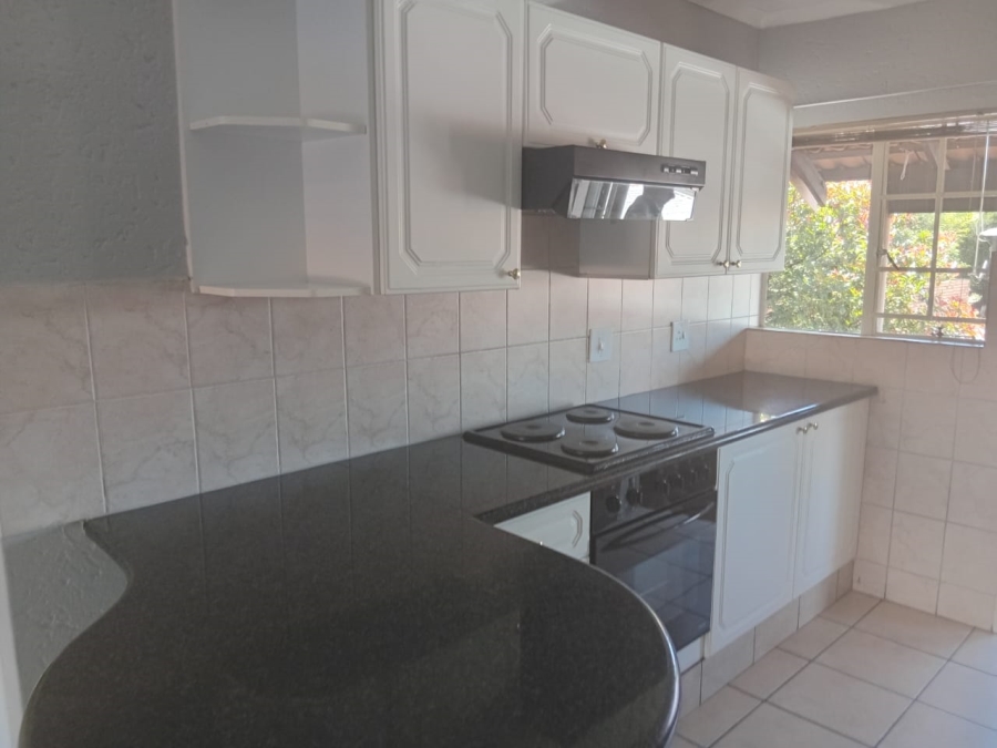 To Let 3 Bedroom Property for Rent in Kenleaf Gauteng