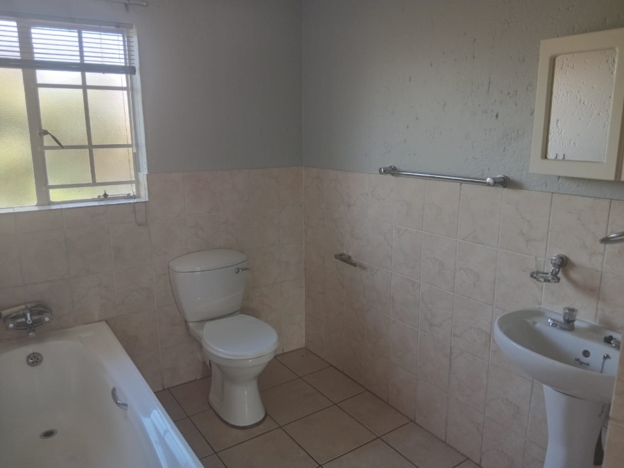 To Let 3 Bedroom Property for Rent in Kenleaf Gauteng