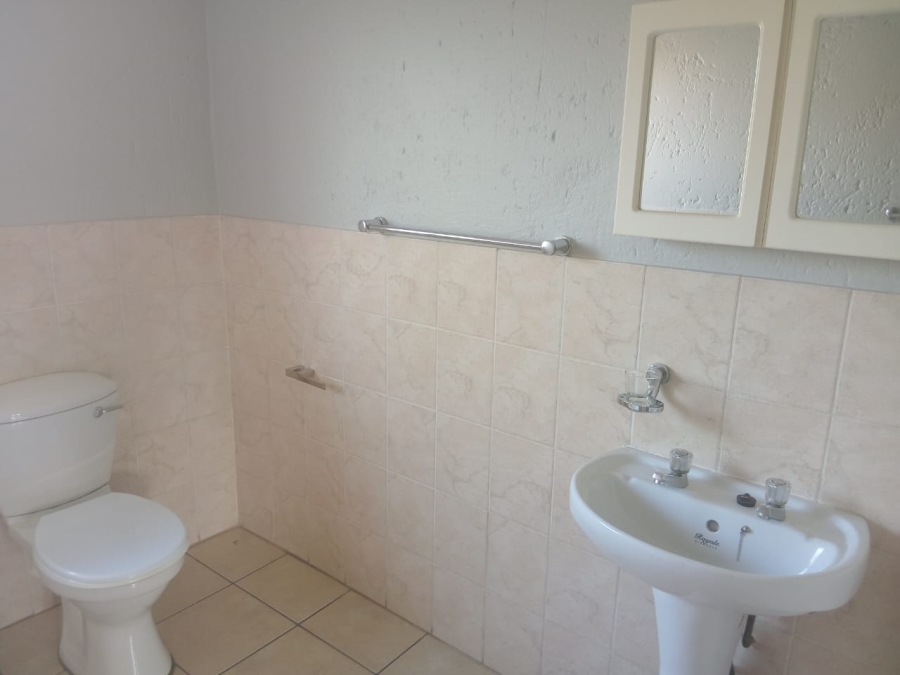 To Let 3 Bedroom Property for Rent in Kenleaf Gauteng