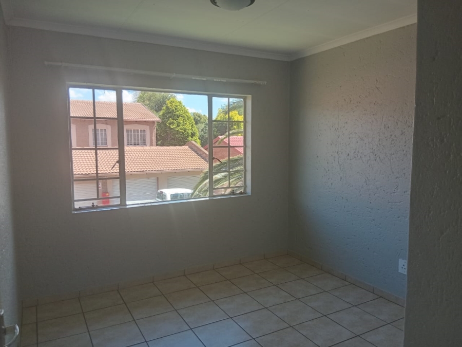 To Let 3 Bedroom Property for Rent in Kenleaf Gauteng