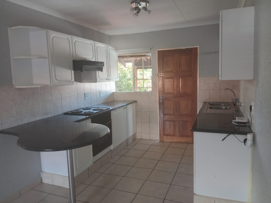 To Let 3 Bedroom Property for Rent in Kenleaf Gauteng