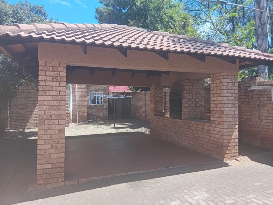 To Let 3 Bedroom Property for Rent in Kenleaf Gauteng