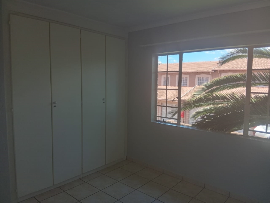 To Let 3 Bedroom Property for Rent in Kenleaf Gauteng