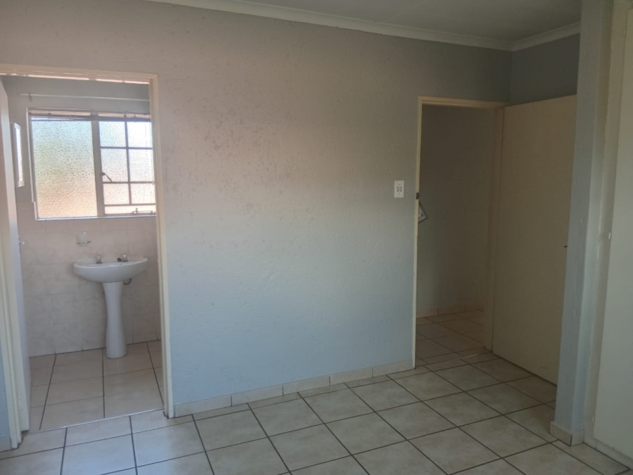 To Let 3 Bedroom Property for Rent in Kenleaf Gauteng