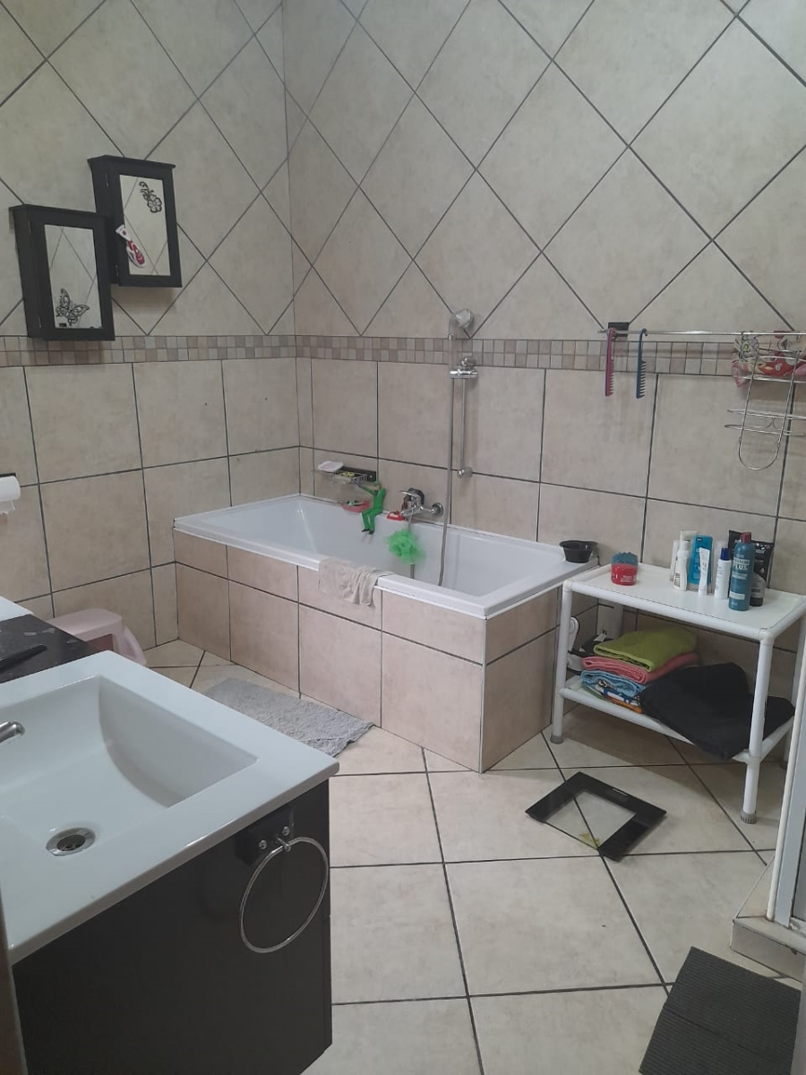 3 Bedroom Property for Sale in Selcourt Gauteng