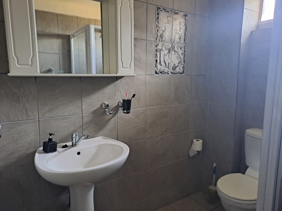 5 Bedroom Property for Sale in Geduld Gauteng