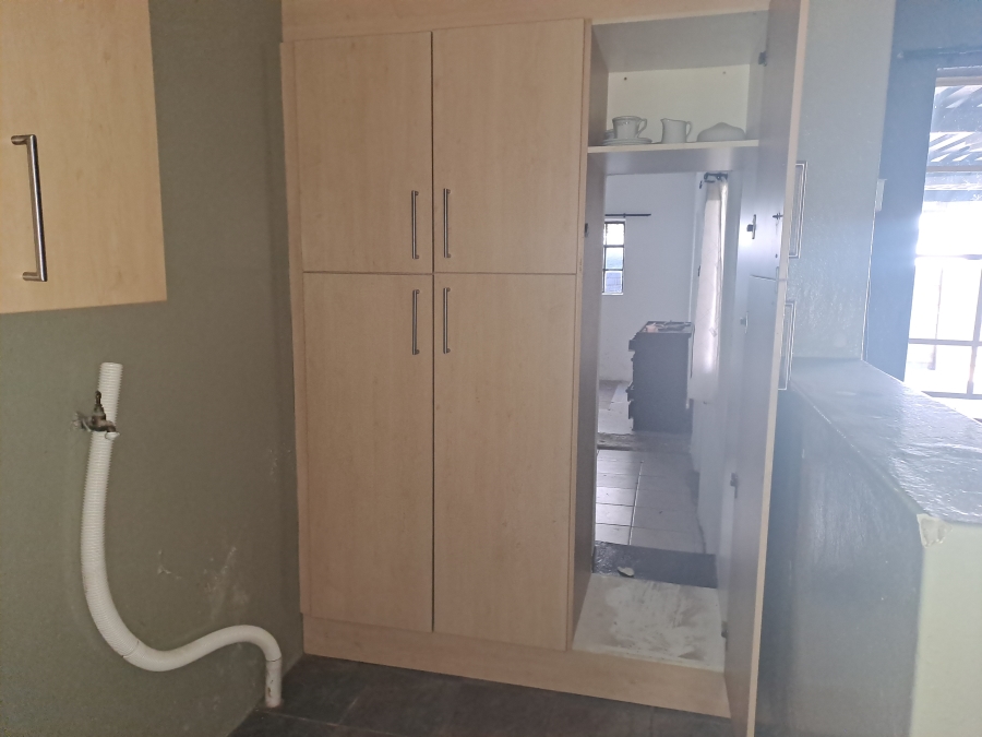 5 Bedroom Property for Sale in Geduld Gauteng