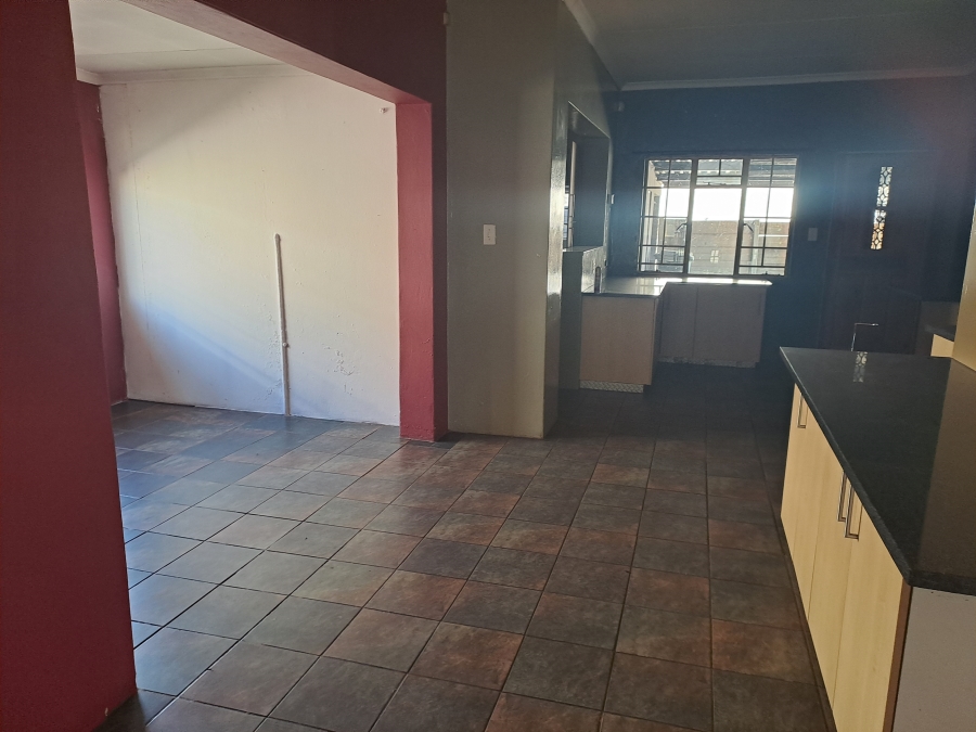 5 Bedroom Property for Sale in Geduld Gauteng