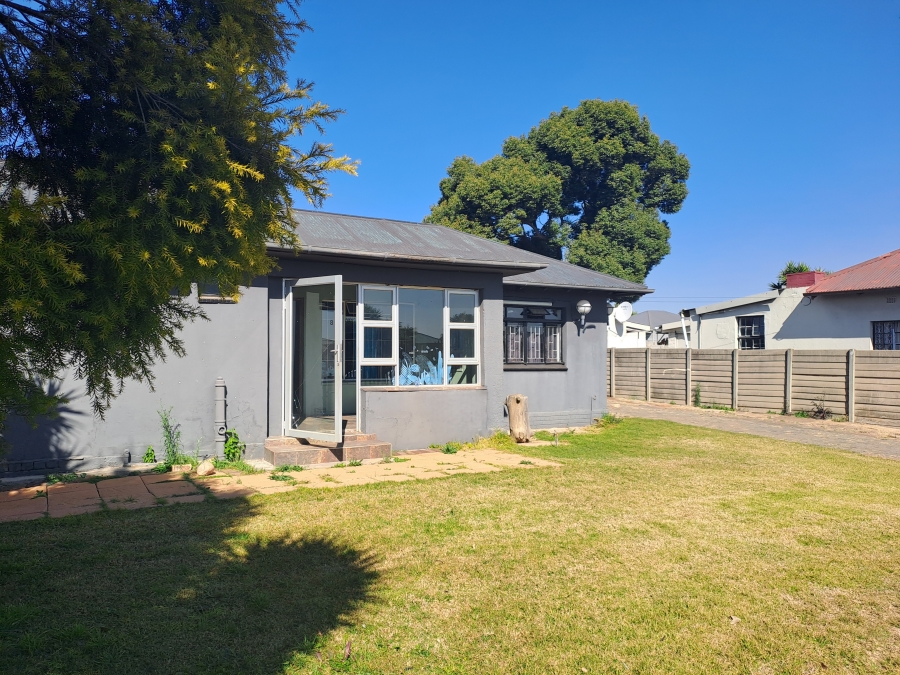 5 Bedroom Property for Sale in Geduld Gauteng