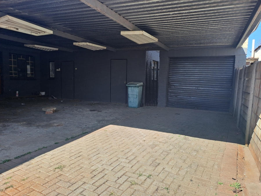 5 Bedroom Property for Sale in Geduld Gauteng