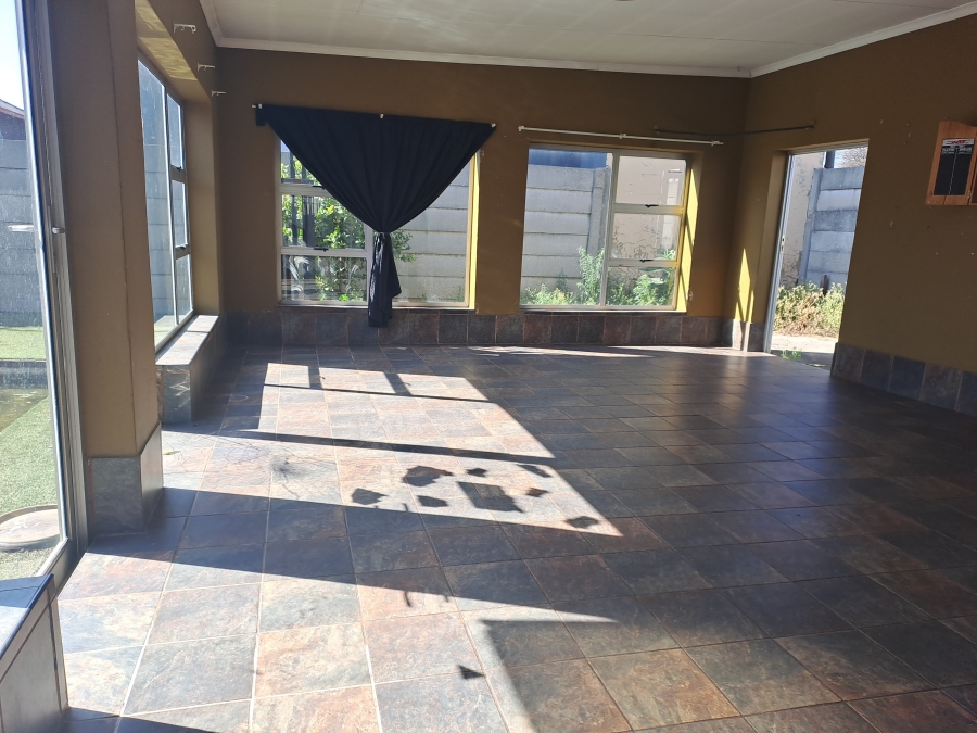 5 Bedroom Property for Sale in Geduld Gauteng