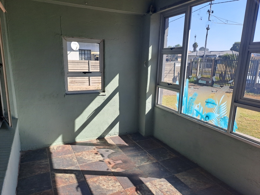 5 Bedroom Property for Sale in Geduld Gauteng