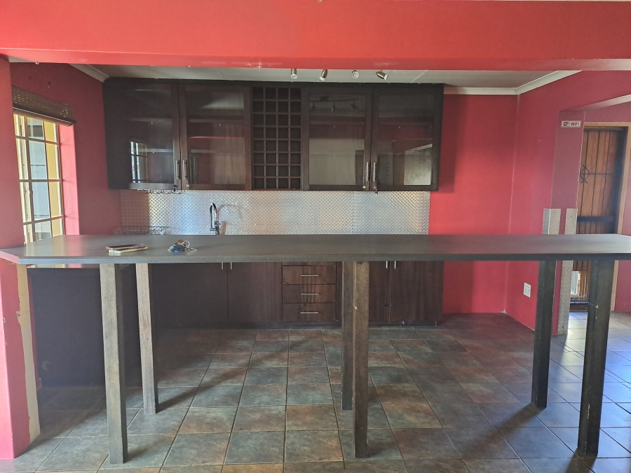 5 Bedroom Property for Sale in Geduld Gauteng