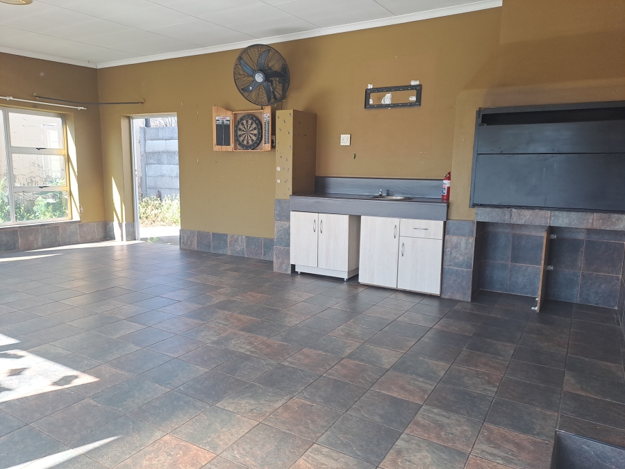 5 Bedroom Property for Sale in Geduld Gauteng