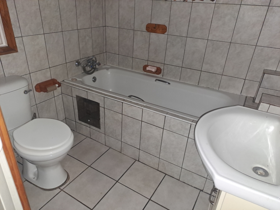 5 Bedroom Property for Sale in Geduld Gauteng