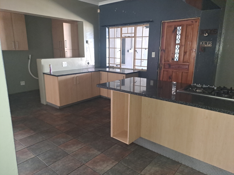 5 Bedroom Property for Sale in Geduld Gauteng