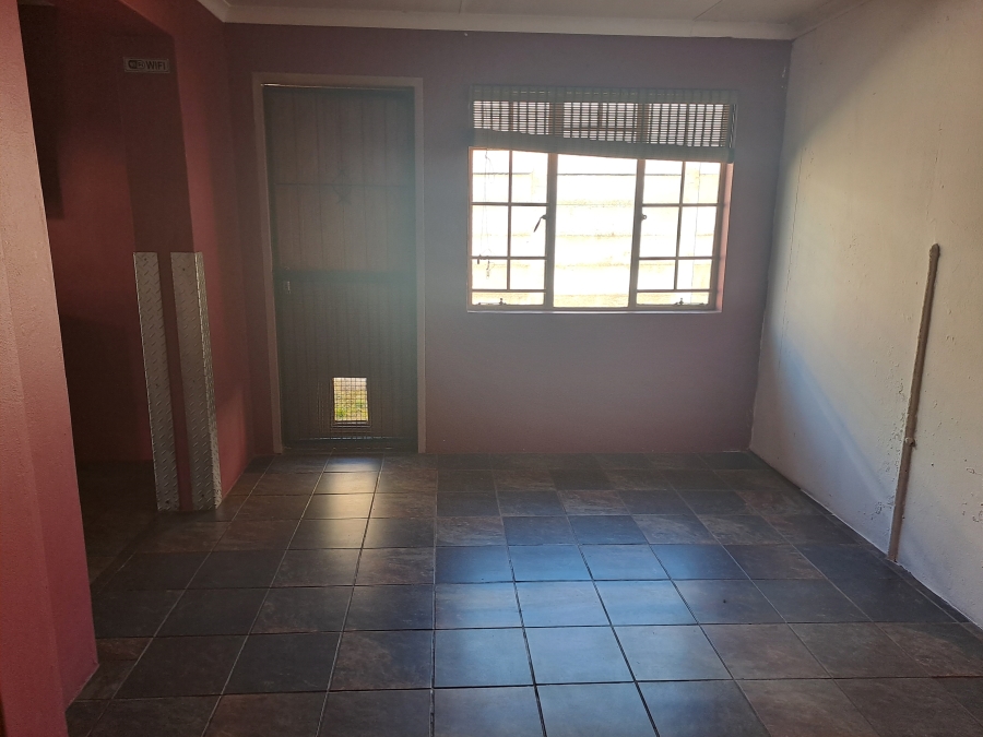5 Bedroom Property for Sale in Geduld Gauteng