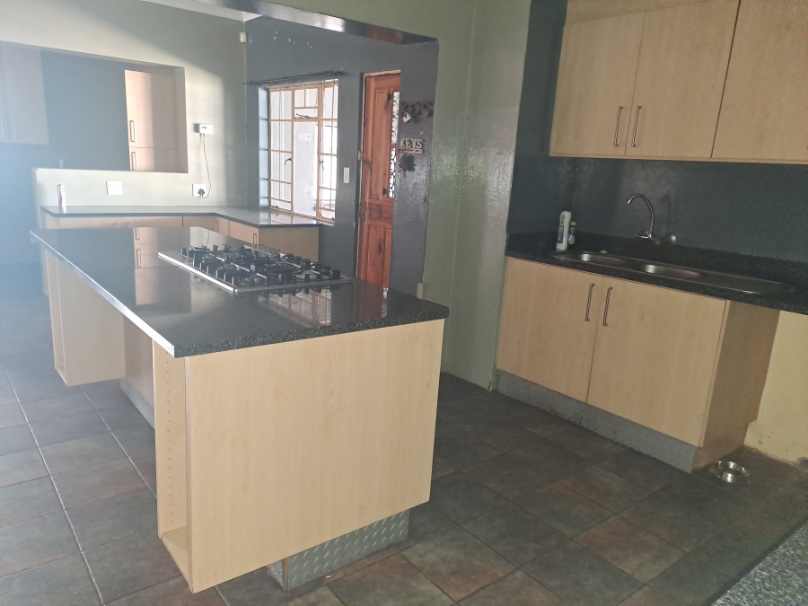 5 Bedroom Property for Sale in Geduld Gauteng