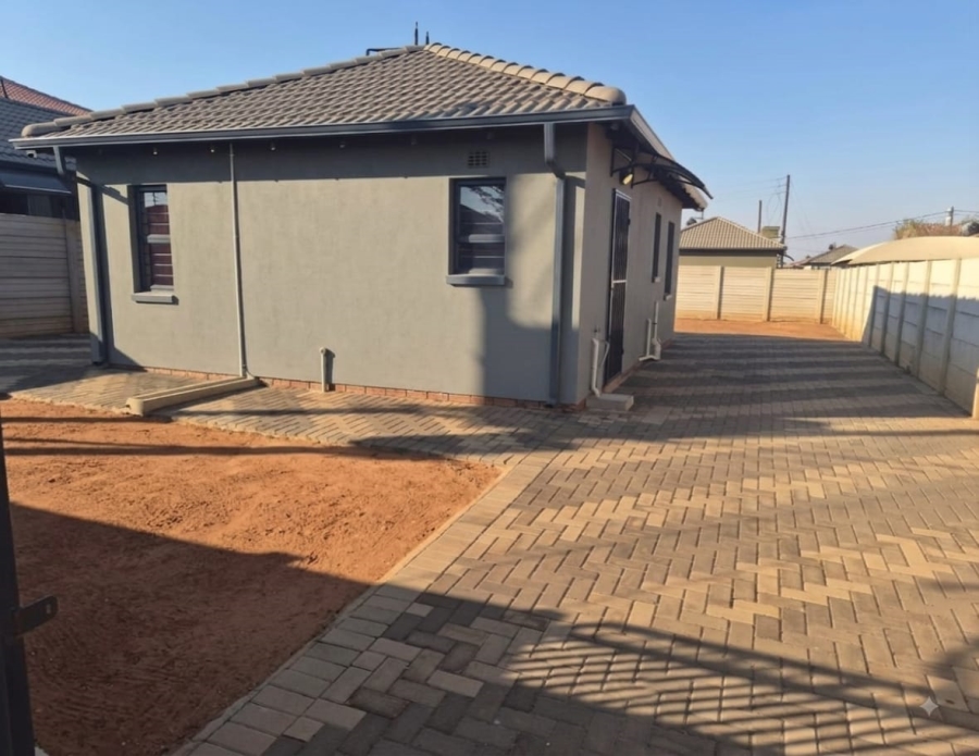 To Let 2 Bedroom Property for Rent in Protea Glen Gauteng